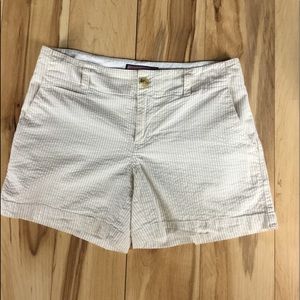 Women’s Vineyard vines shorts size 4 striped